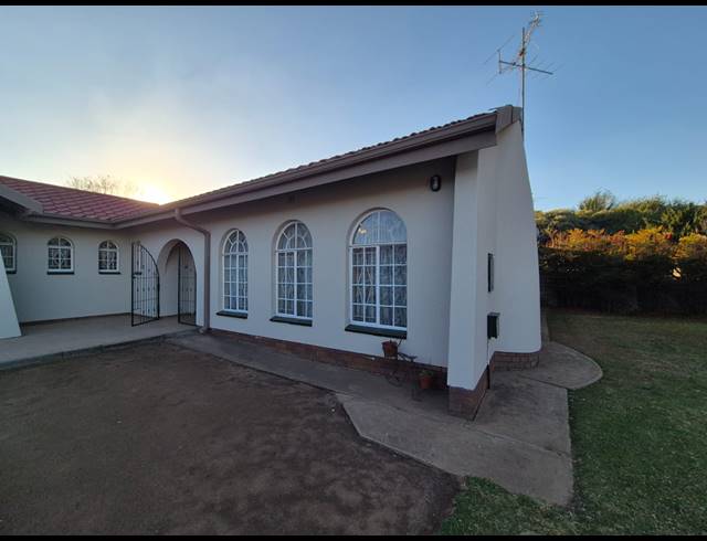 3 BEDROOM HOUSE FOR SALE IN STEELVIEW